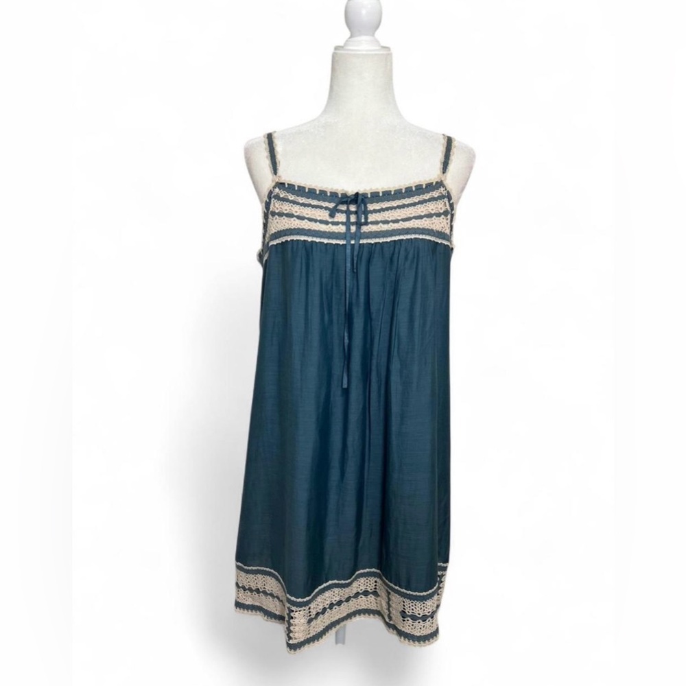 BCBGMaxAzria blue cotton and silk crochet baby doll mini dress